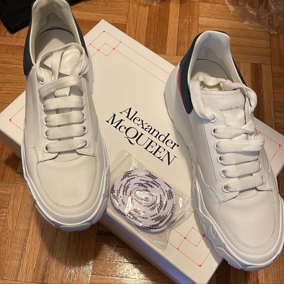 alexander mcqueen - Picture 2 of 4